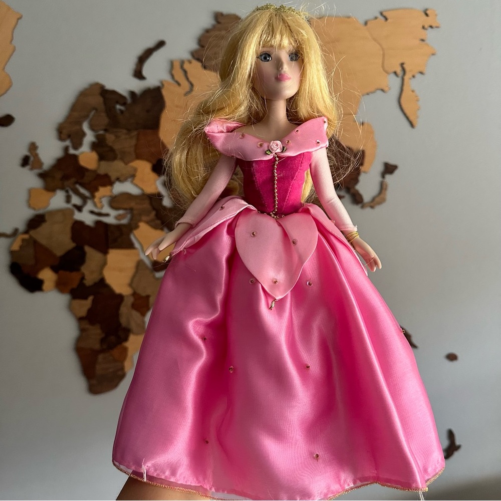 DISNEY Brass Key “Aurora” Pink Dress Sleeping Beauty Porcelain 15” Doll